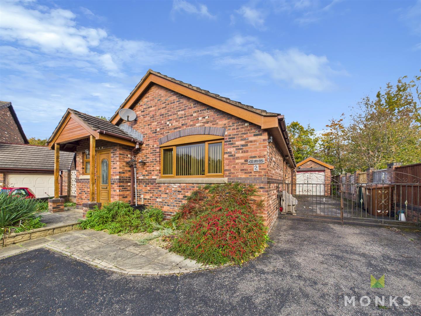 2 Rhyd Galed, Oswestry, SY11 3NY For Sale